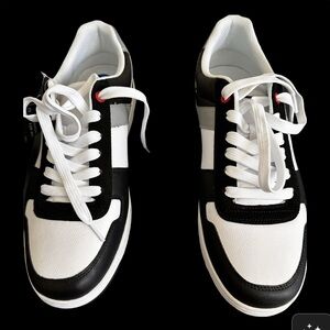 Tommy Hilfiger Black and White Sneakers Classic Design